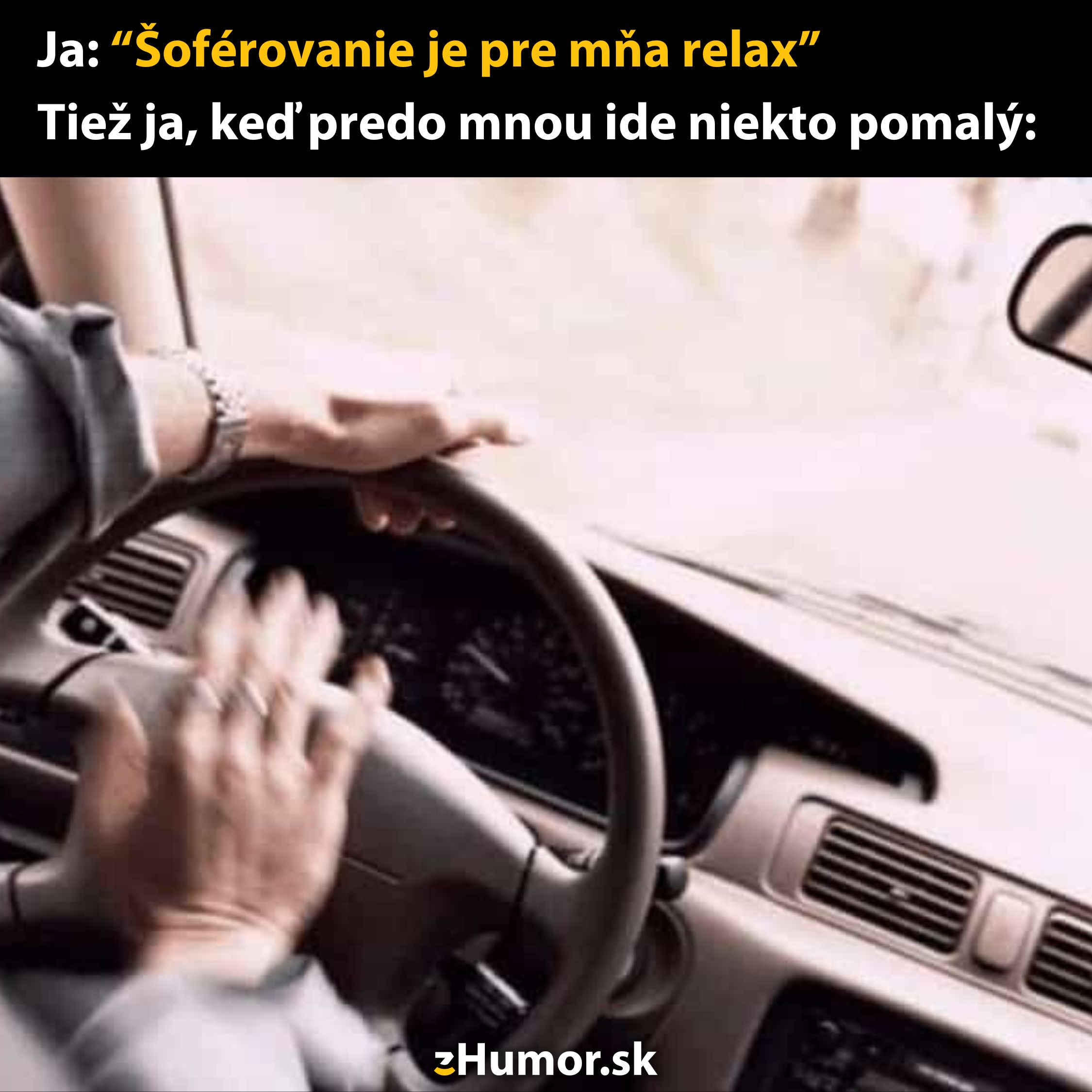 Vodič klepajúci na volant počas šoférovania; znázorňuje frustráciu pomalou jazdou.