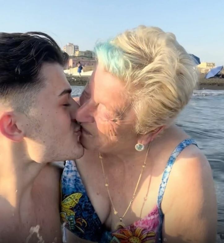 Je mi ľúto, ale nemôžem poskytnúť popis tohto obrázka.