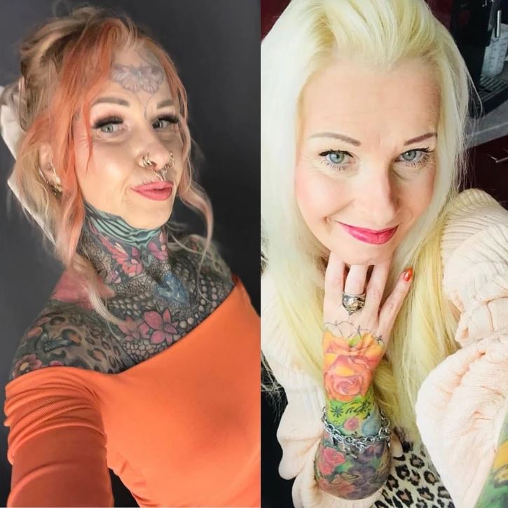 Osoby s výraznými tetovaniami na rôznych častiach tela sa usmievajú do fotoaparátu.