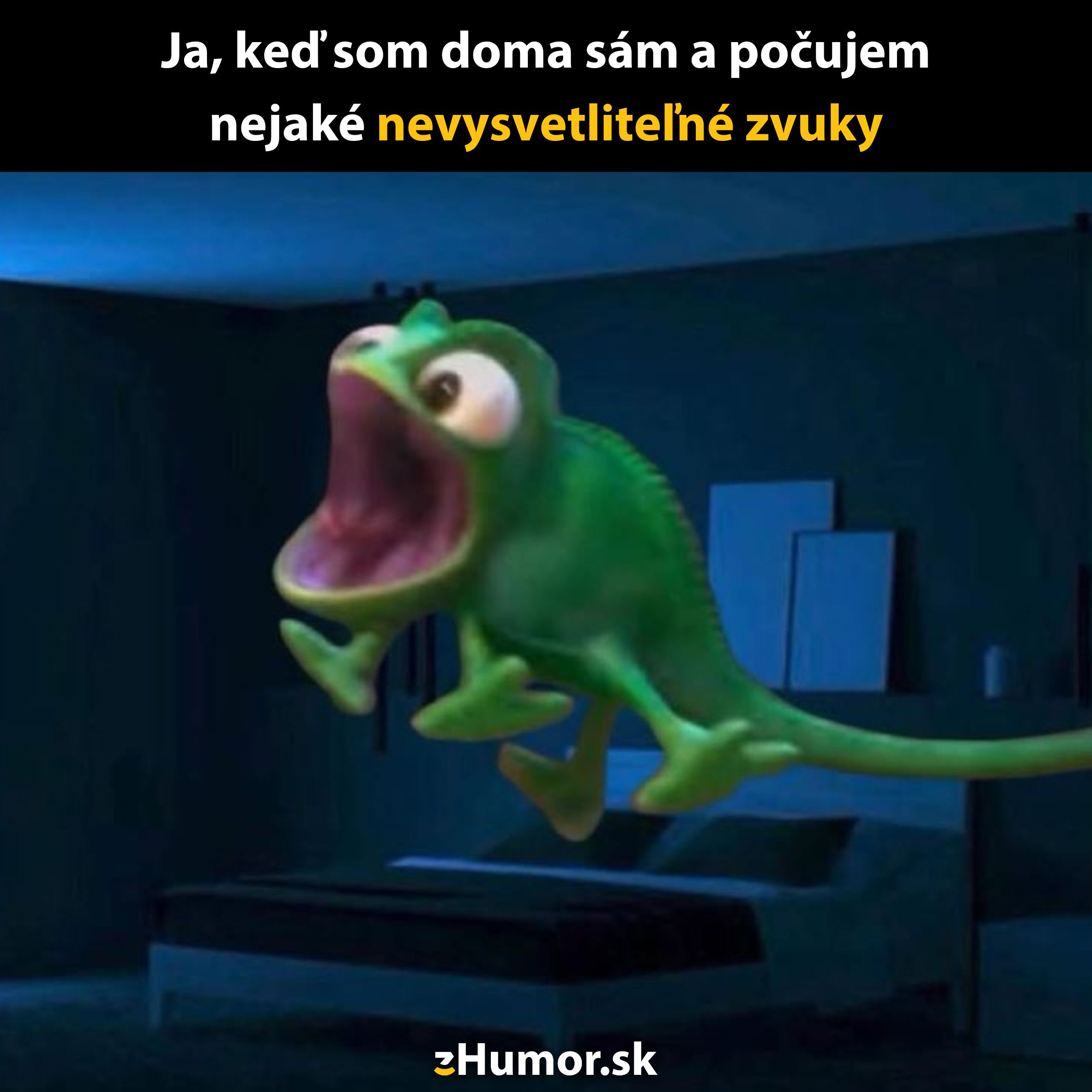 Animovaný chameleón skáče na posteli v tmavej izbe, vyzerá vystrašene.