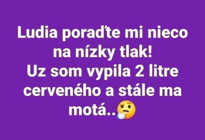 Žena hľadá radu na nízky tlak, vypila 2 litre červeného a stále sa cíti zle.emoji s otázkou a zamyslením.