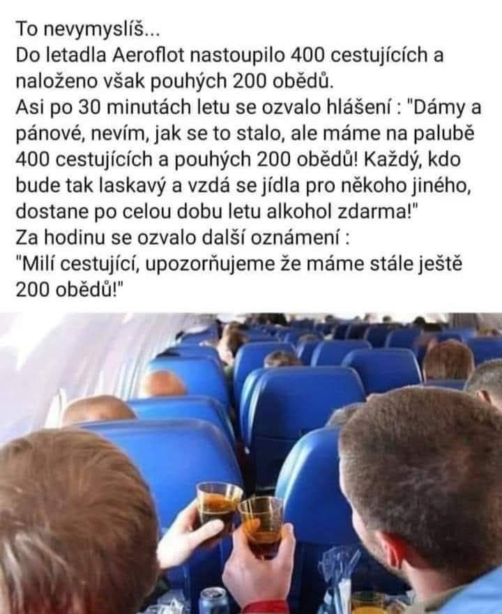 Cestujúci v lietadle sa delia o nápoje, kým posádka oznamuje nedostatok obedov na palube.