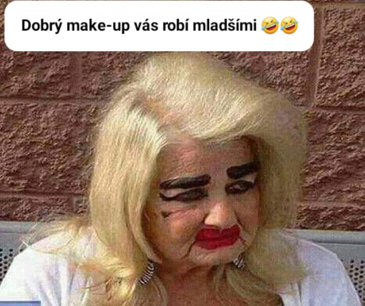 Žena s výrazným líčením na tvári a nápisom Dobrý make-up vás robí mladšími v pozadí.