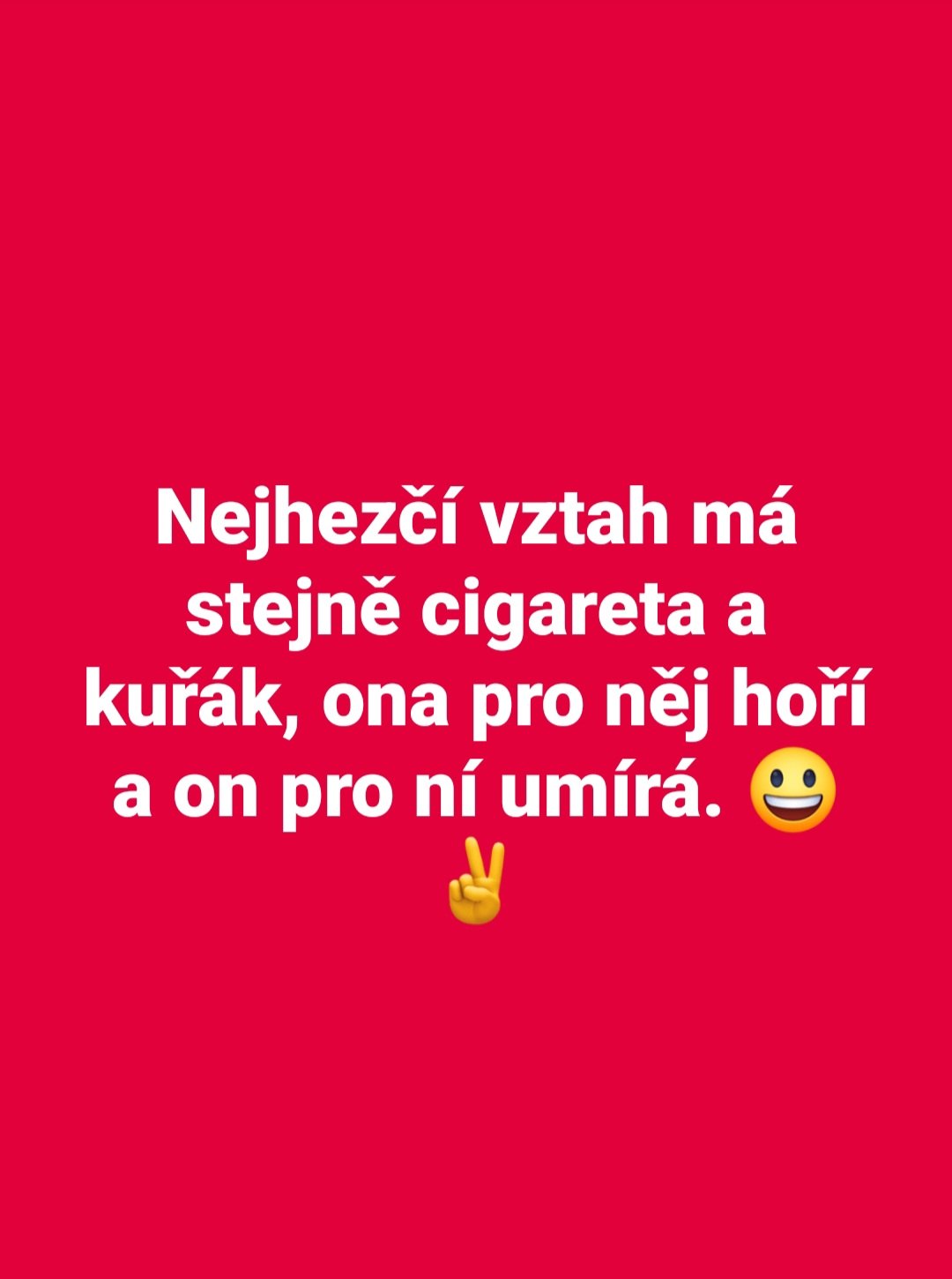 Vtipný citát o vzťahu medzi cigaretou a fajčiarom na červenom pozadí s emodži.