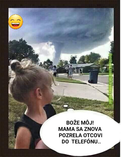 Dievčatko sleduje tornádo so zábavným komiksovým textom o rodičoch, ktorí zdieľajú telefónne tajomstvá.