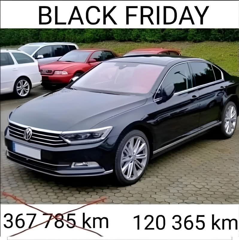 Čierne auto na Black Friday, znížený počet najazdených kilometrov na 120 365 km.
