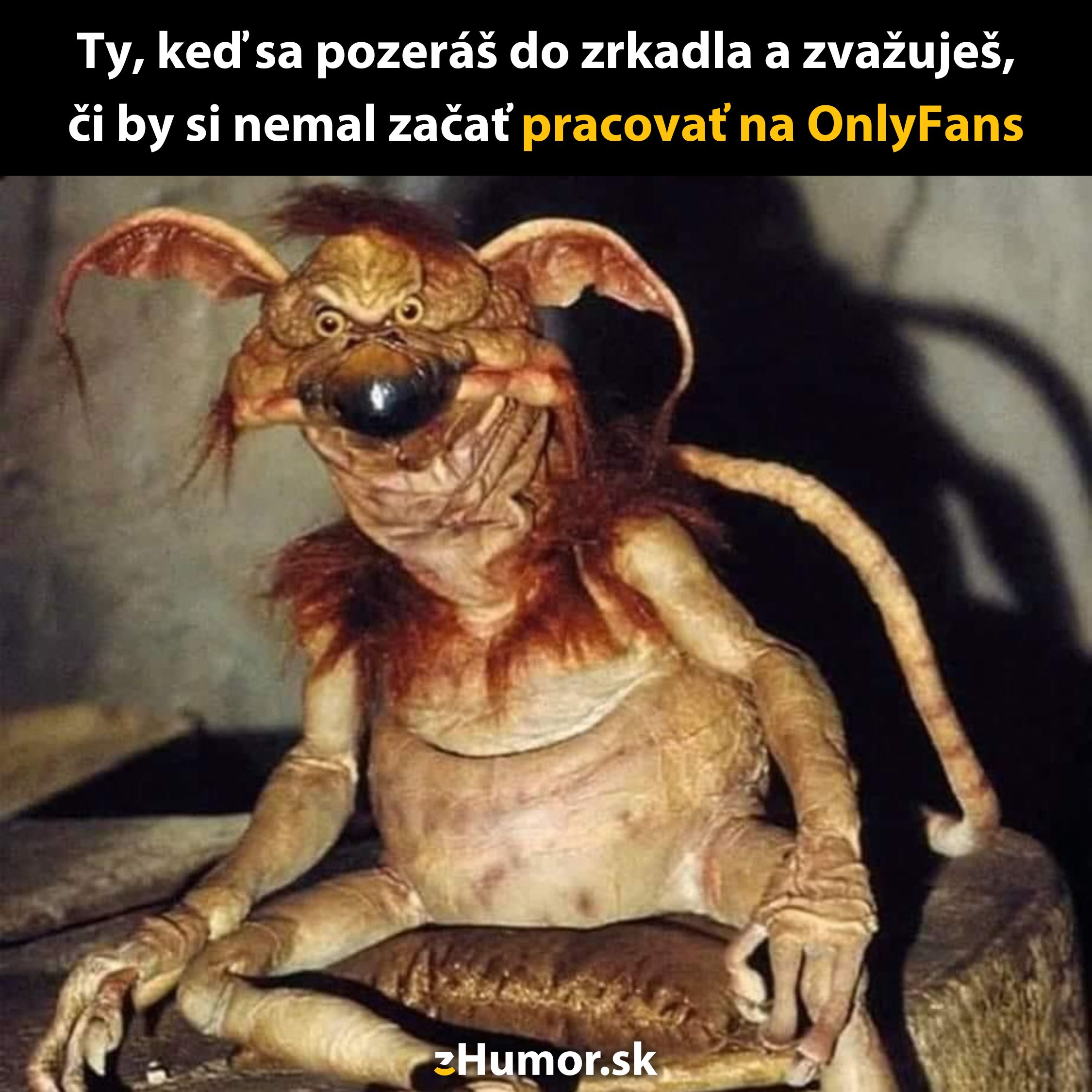 Zábavný obrázok netvora so širokým úsmevom a popis: Úvaha nad prácou na OnlyFans.