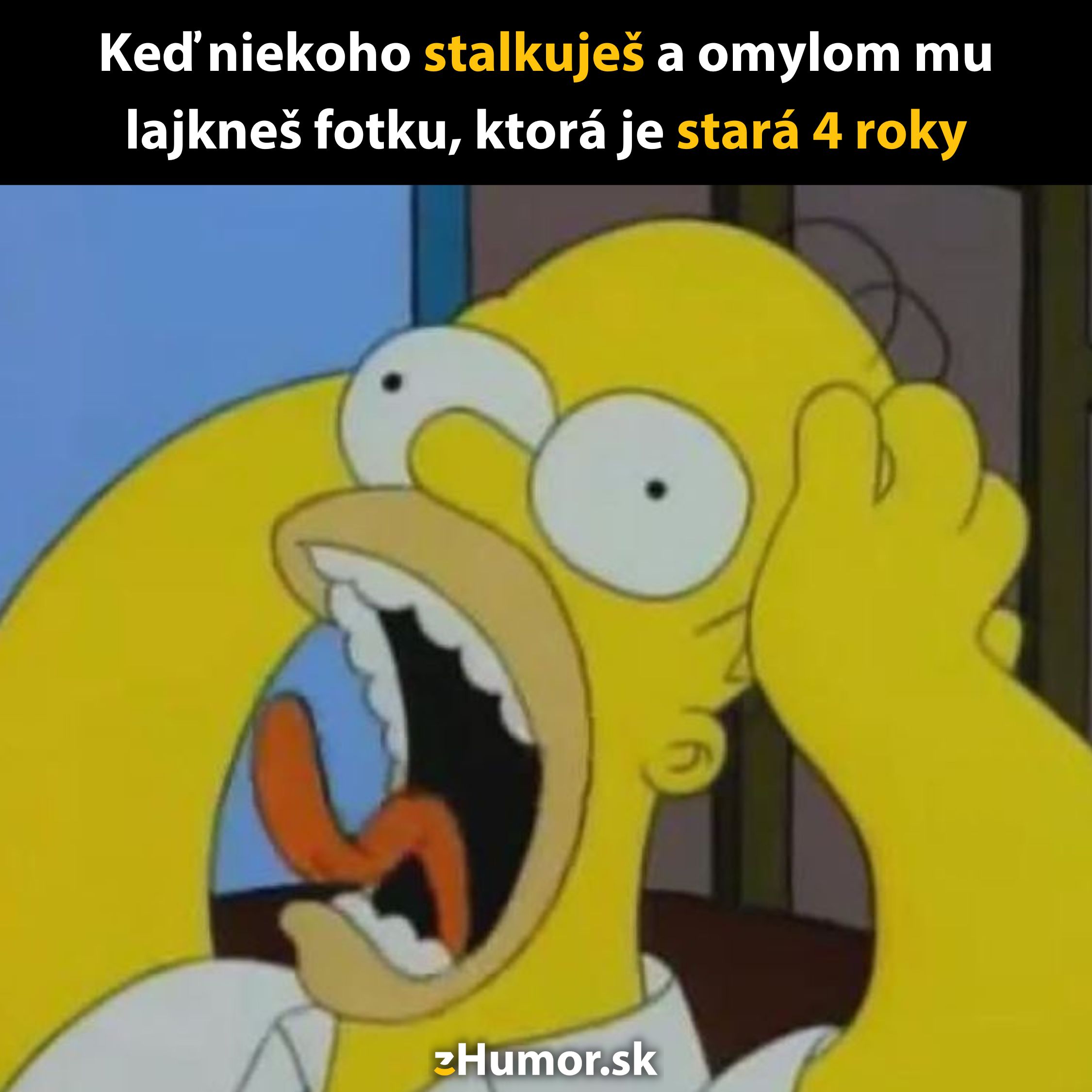 Kreslená postava v panike s otvorenými ústami, prekvapená lajkovaním starej fotky.