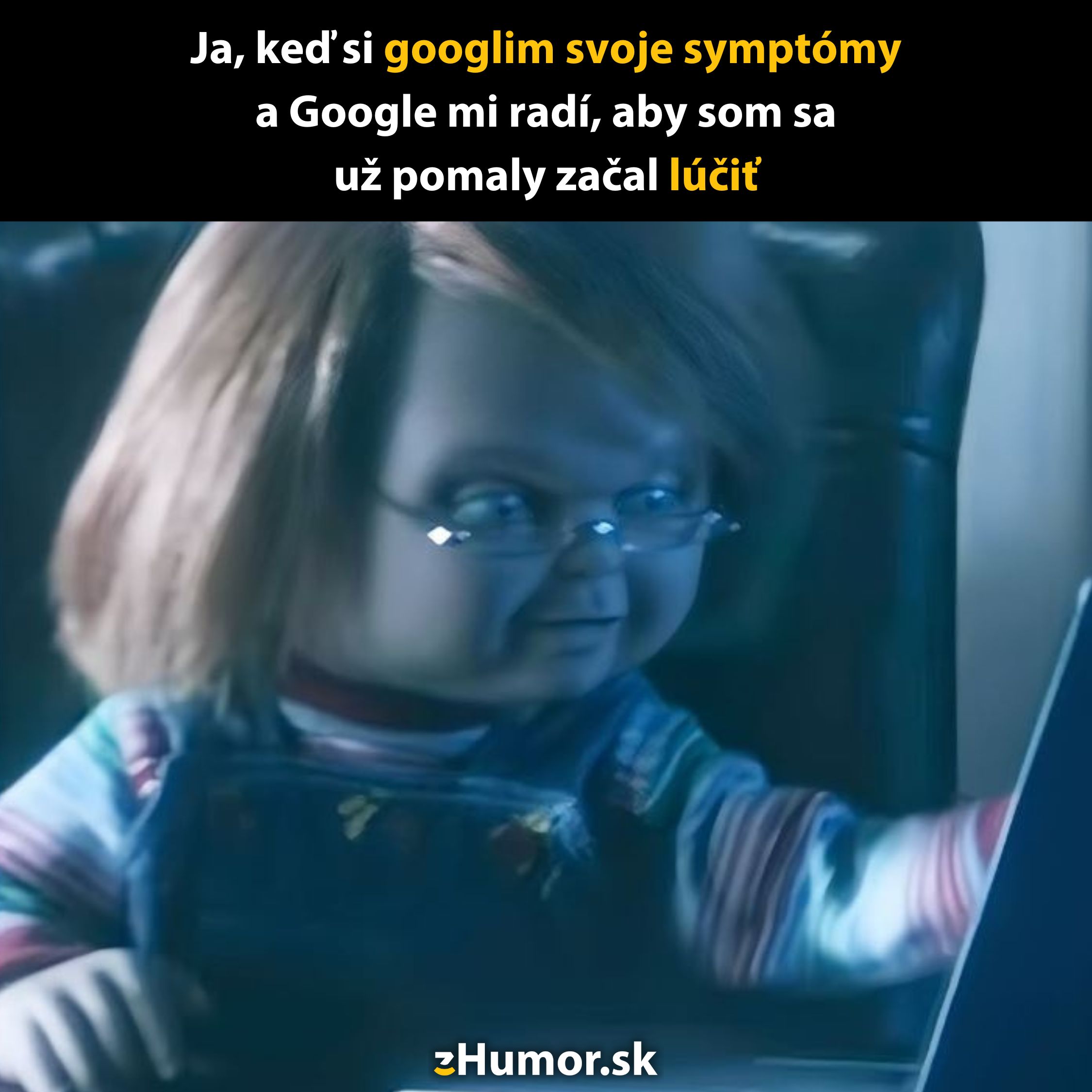 Postavička s laptopom googliaca symptómy, popisujúca humornú situáciu z prehliadania zdravotných symptómov.