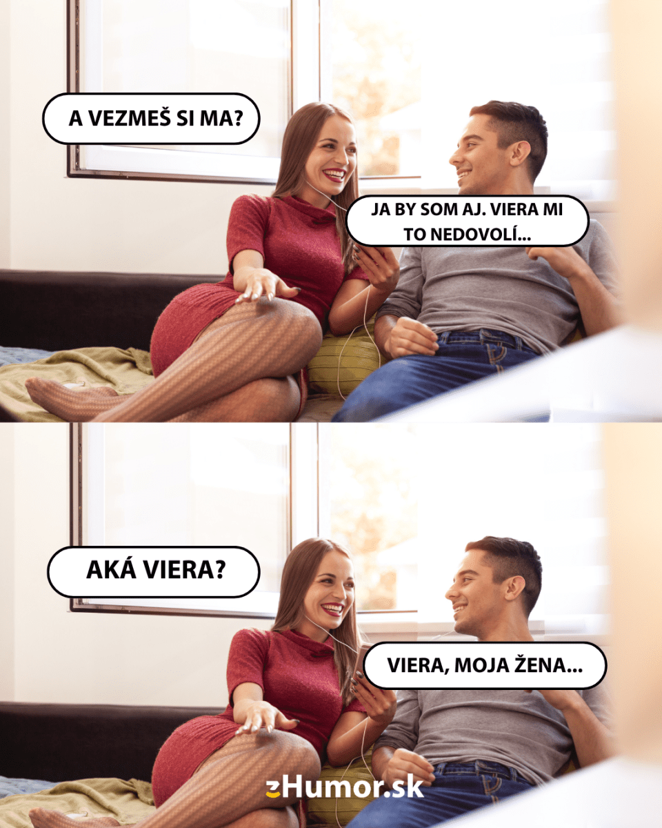 Pár sa baví na pohovke s vtipnou otázkou o svadbe a odpoveďou o Viere, žena sa smeje.