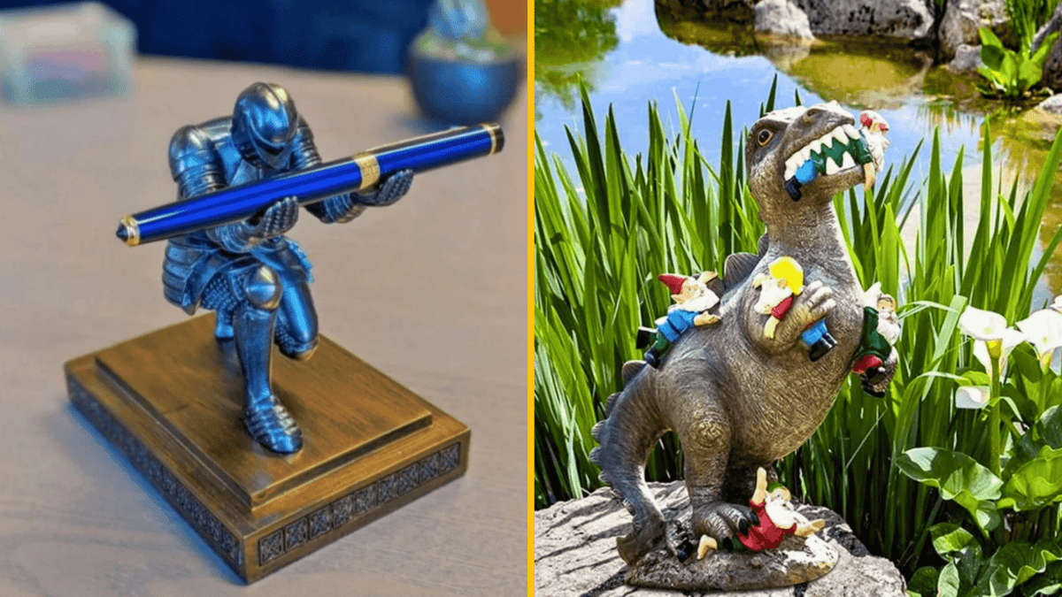 Rytier držiaci pero a soška dinosaura so škriatkami, zábavné dekorácie na stole a v záhrade.