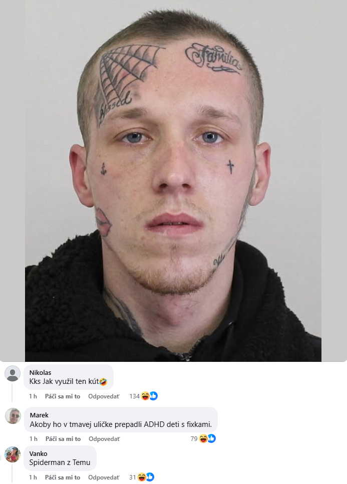 ```plaintext Muž s výraznými tetovaniami na tvári, oblečený v čiernej bunde, na bielom pozadí. ```