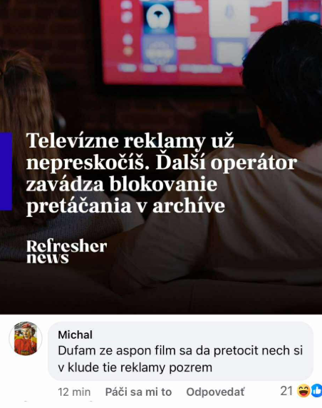 Ľudia sledujú televíziu, text oznamuje blokovanie pretáčania reklám. Komentár rieši prezeranie reklám počas filmu.
