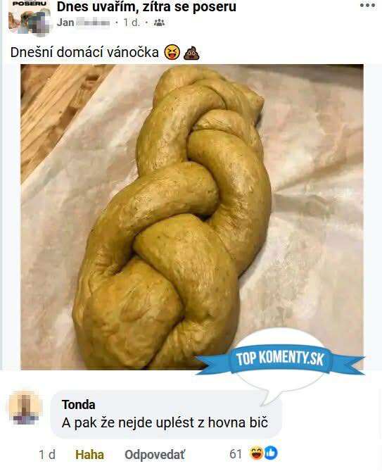Domáca vianočka na plechu so sarkastickým komentárom o pečení.