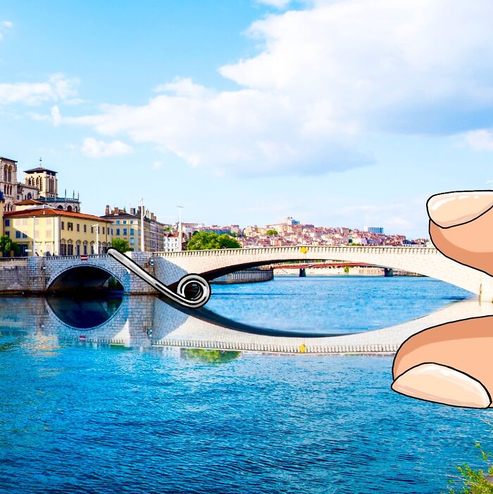 Kreatívna montáž: ilustrácia rúk držiacich štipec cez rieku a most v slnečnom meste.