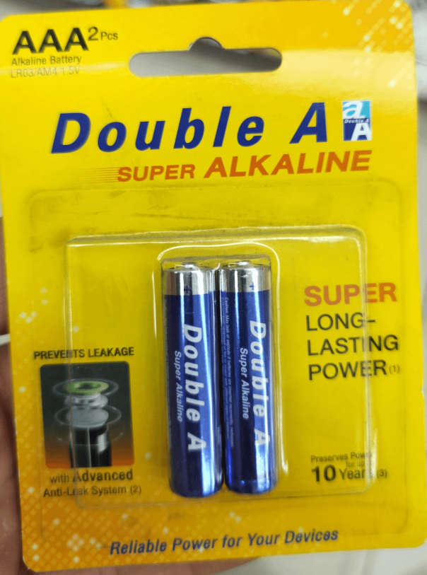 Balenie dvoch AAA alkalických batérií Double A, s dlhou životnosťou a pokročilým systémom proti úniku.