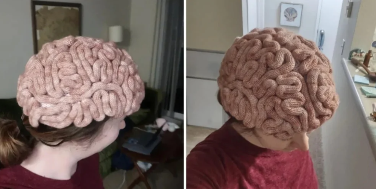 Čiapka v tvare mozgu na hlave ženy, pletená vzorovaná pokrývka hlavy.