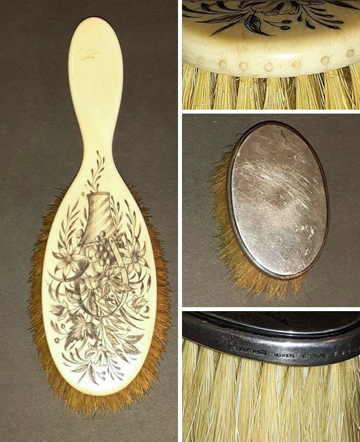 Vintage kefa so zdobenou plastikou a prírodnými štetinami. Elegantný dizajn s jemným vzorom, ideálny na dekoráciu.