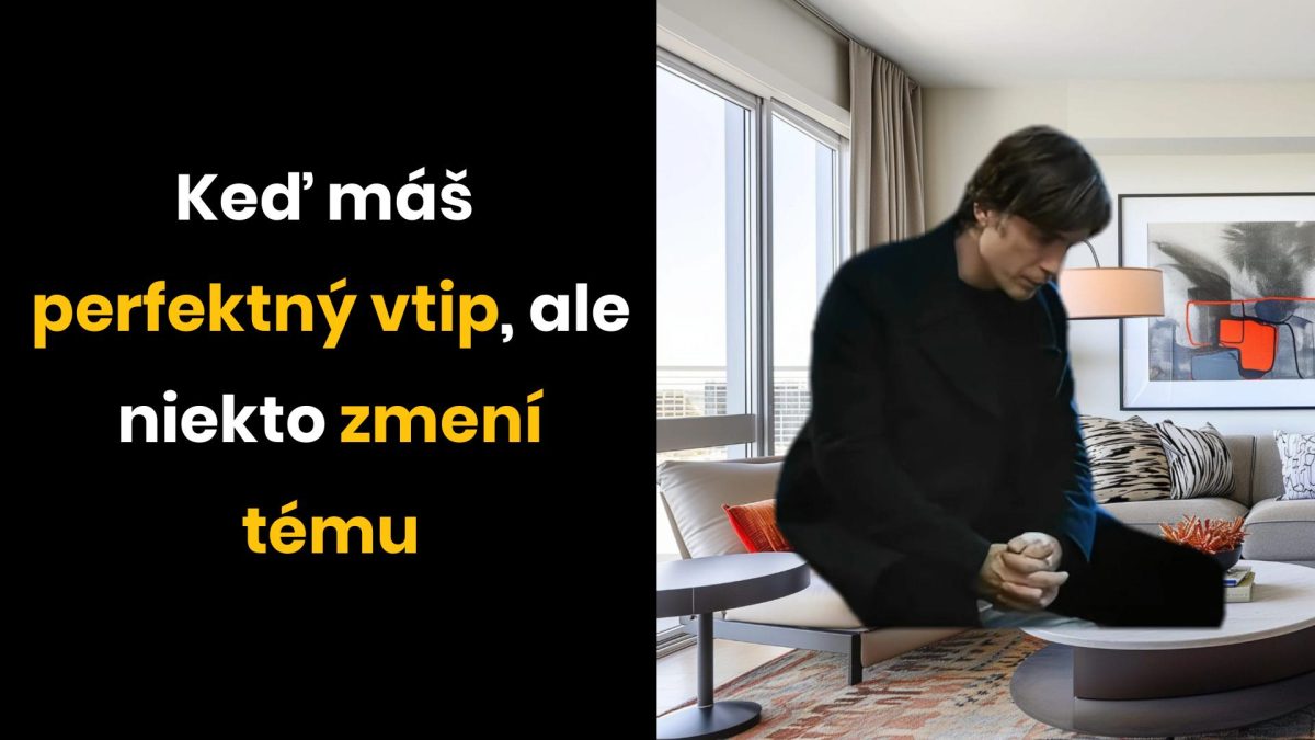 Muž smutne sedí v modernom obývacej izbe, text v pozadí opisuje situáciu s nevypovedaným vtipom.