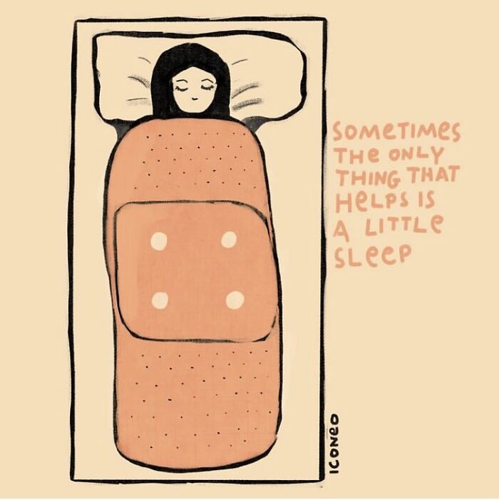 Ilustrácia ženy v posteli, prikrytej ako náplasťou. Text: Niekedy pomôže len trochu spánku.