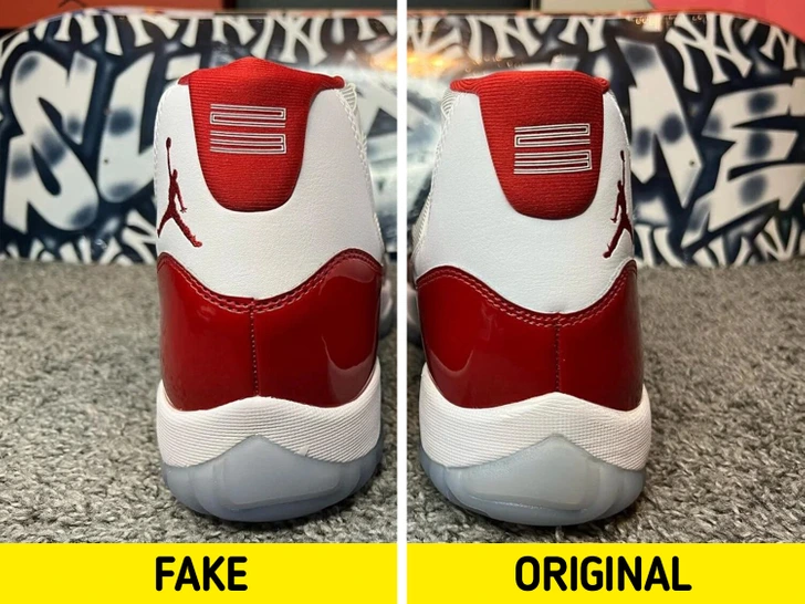 Porovnanie rozdielov medzi falošnými a originálnymi červenými teniskami zozadu.