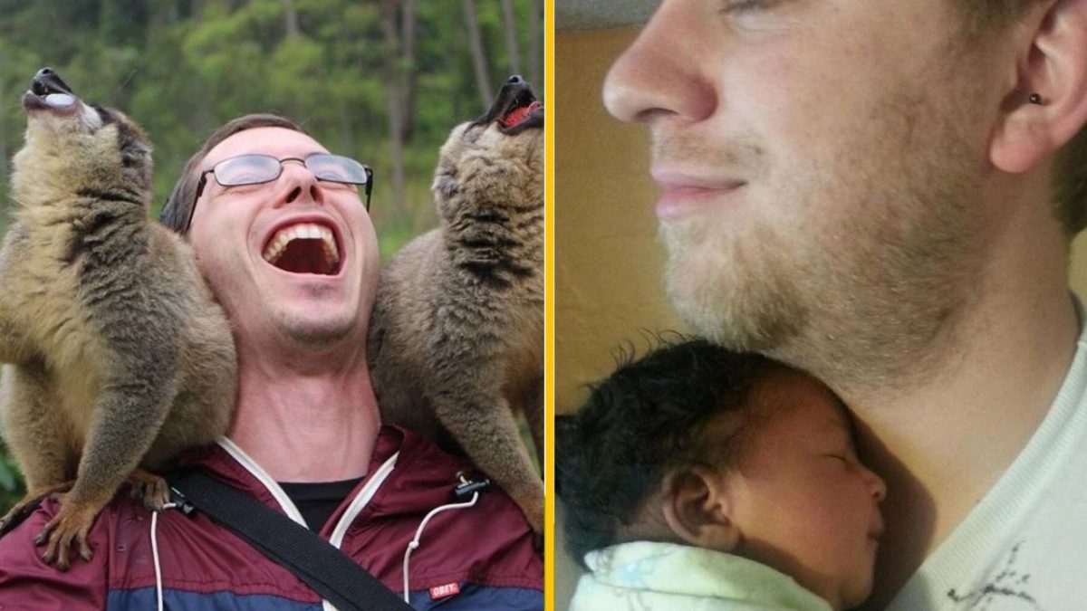 Osoba smejúca sa s lemurmi na ramenách a muž držiaci spiace bábätko pri svojom pleci.