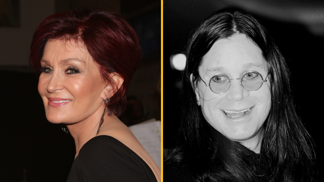 Osoba s tmavými vlasmi a okuliarmi vedľa ženy s červenými vlasmi na podujatí v interiéri.