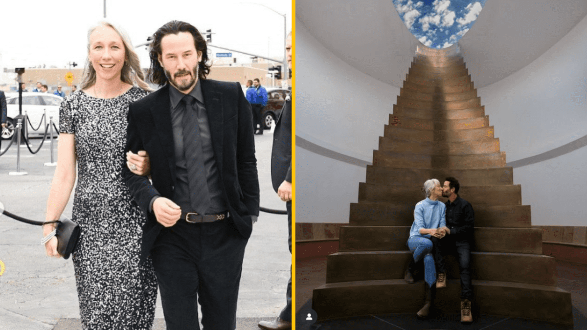 Ospravedlňujem sa, neviem, kto sú ľudia na obrázku. Alternatívny text: Pár na akcii a na schodoch s otvorom do oblohy nad nimi.