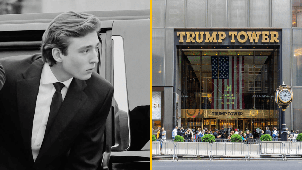 Osoba vystupuje z auta pred Trump Tower s americkou vlajkou na pozadí. Elegantná scéna v centre New Yorku.