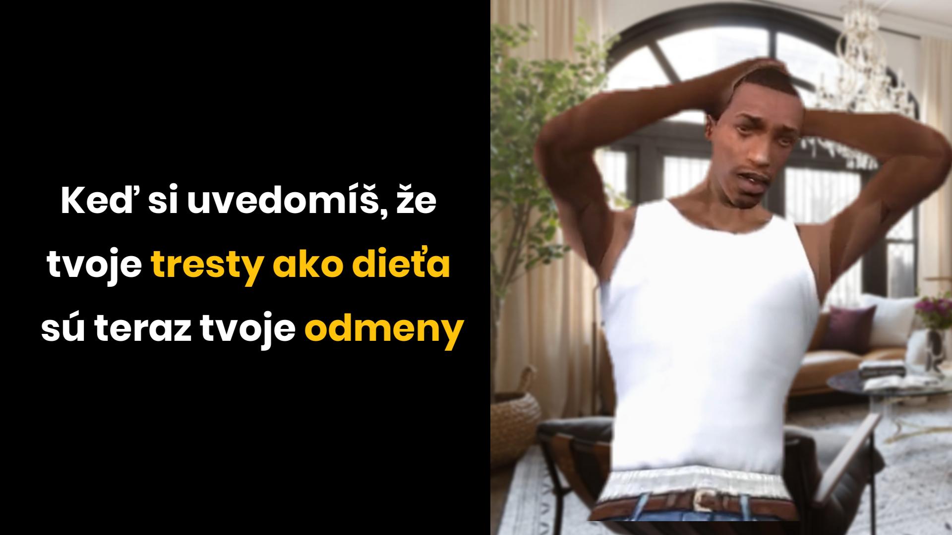 Muž v bielom tričku premýšľa v obývačke s textom: Keď si uvedomíš, že tvoje tresty ako dieťa sú teraz tvoje odmeny.