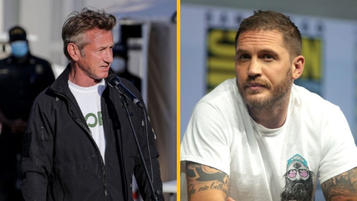 Muži na pódiu a konferencii, jeden pri mikrofóne, druhý sedí.