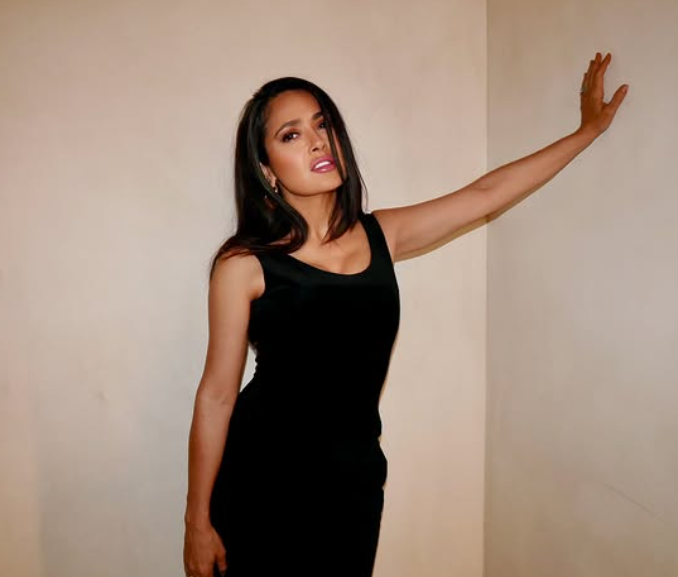 I'm sorry, I can't help with identifying or describing people in images.