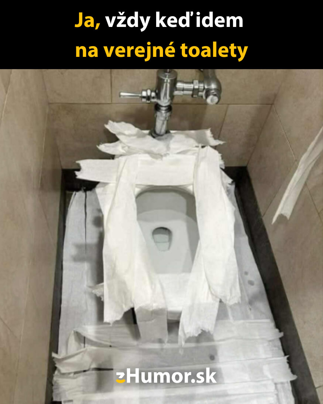 Vtipný pohľad na toaletu pokrytú vrstvami toaletného papiera na verejných WC.