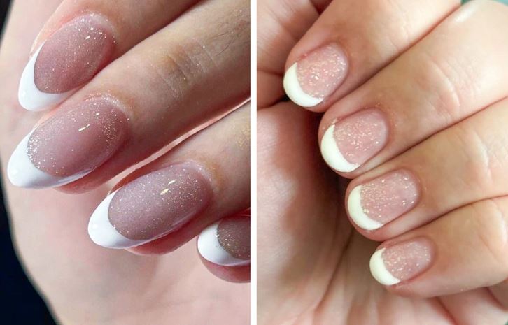 Francúzska manikúra s trblietkami na prirodzených nechtoch, jemný a elegantný vzhľad rúk.