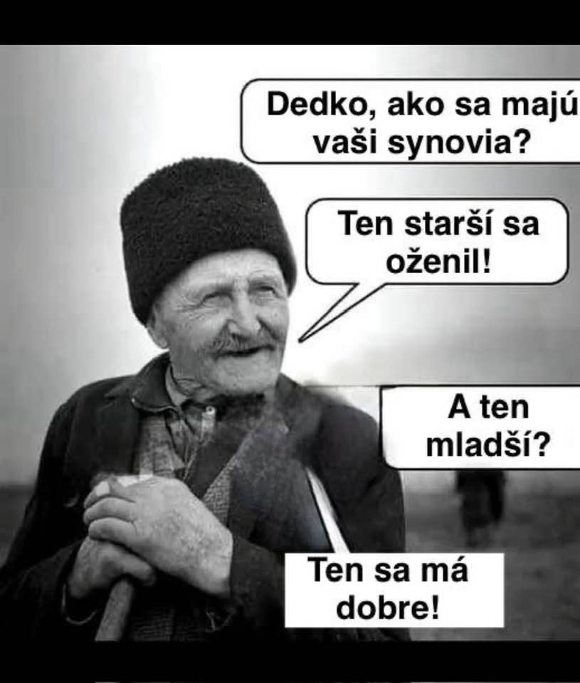 Starší muž s úsmevom rozpráva vtip o svojich synoch v bublinách textu.