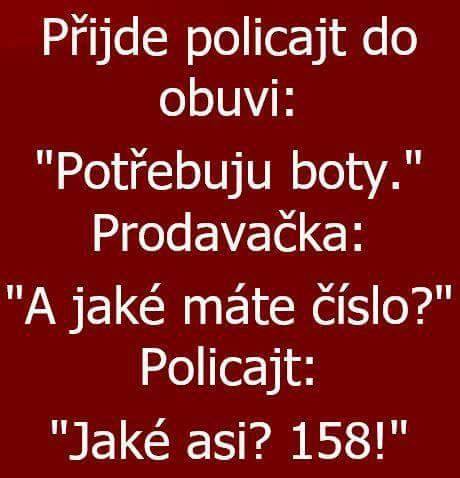 Vtip s policajtom a predavačkou: „Potrebujem boty.” „Aké máte číslo?” „158!” Humorný text na červenom pozadí.