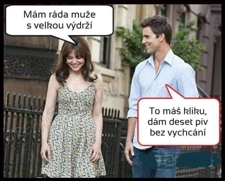 Žena a muž na ulici, žartovná konverzácia o výdrži, zábavná scéna, humor.