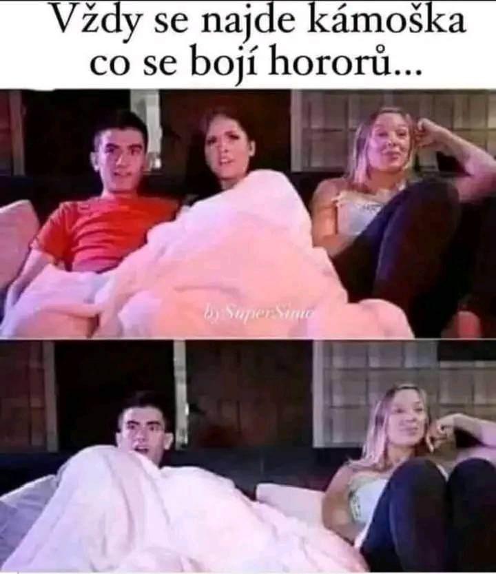 Trojica sleduje hororový film, dve z nich sa bavia, kým tretia je vystrašená, prikrytá dekou.