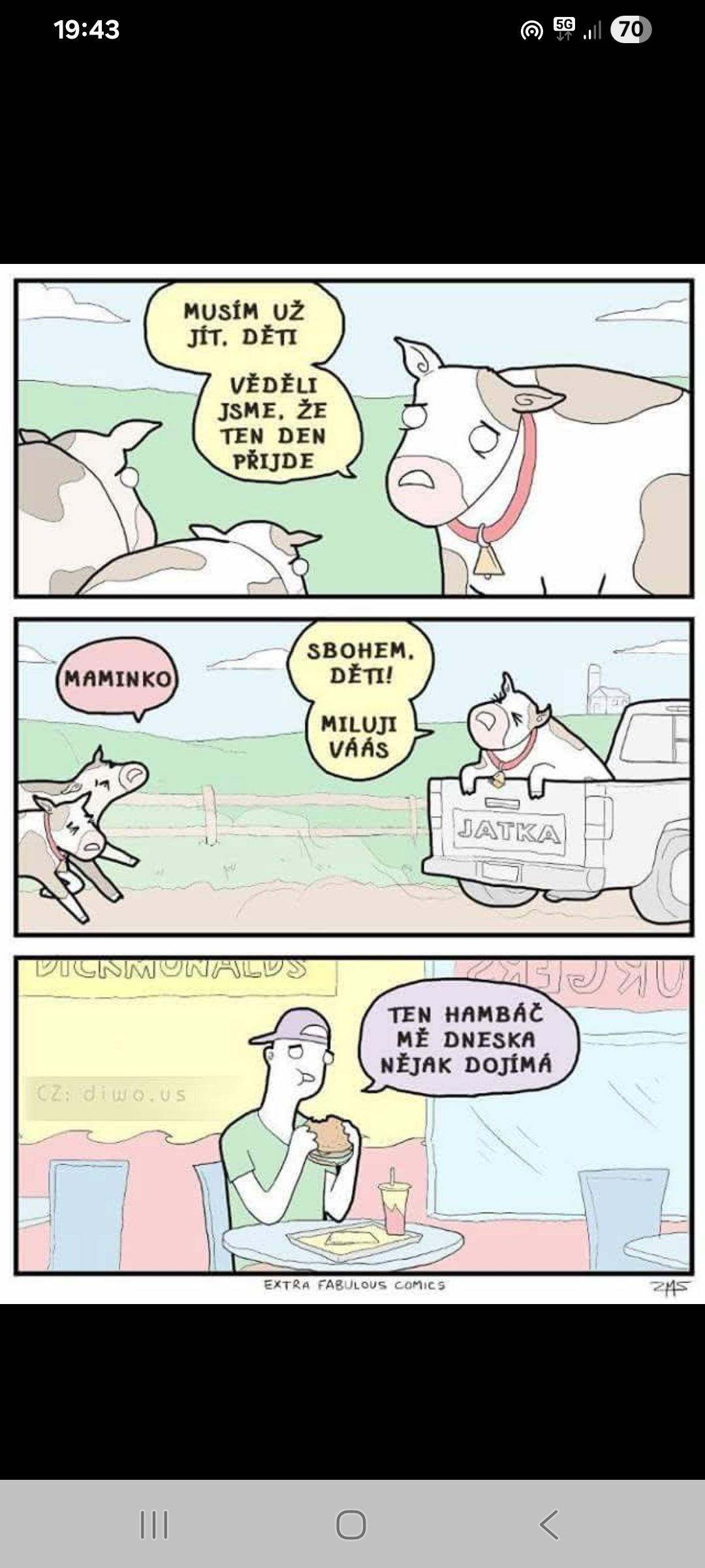 Krava sa lúči s rodinou na ceste na jatky, zatiaľ čo človek je dojatý pri jedle hamburgeru.