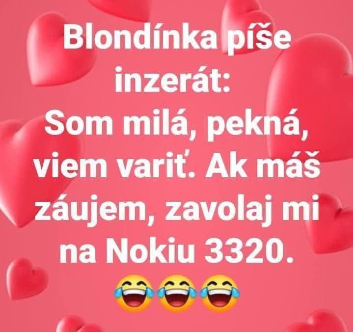 Blondínka hľadá záujemcu vtipným inzerátom na ružovom pozadí so srdiečkami a smajlíkmi.