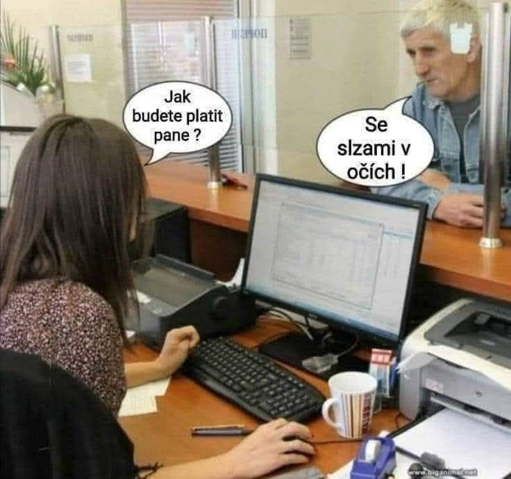 Žena za pultom sa pýta muža, ako zaplatí. Muž odpovedá: So slzami v očiach!