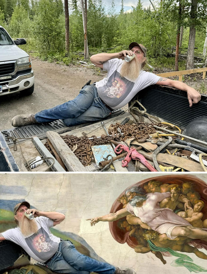 Muž s dlhými fúzmi pije nápoj na korbe auta, tričko s potlačou maľby. Paródia na Sixtínsku kaplnku.