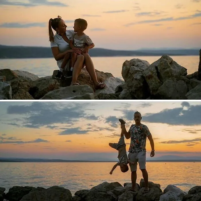 Rodina si užíva západ slnka na skalách pri mori, mama sedí so synom a otec ho drží hlavou dolu.