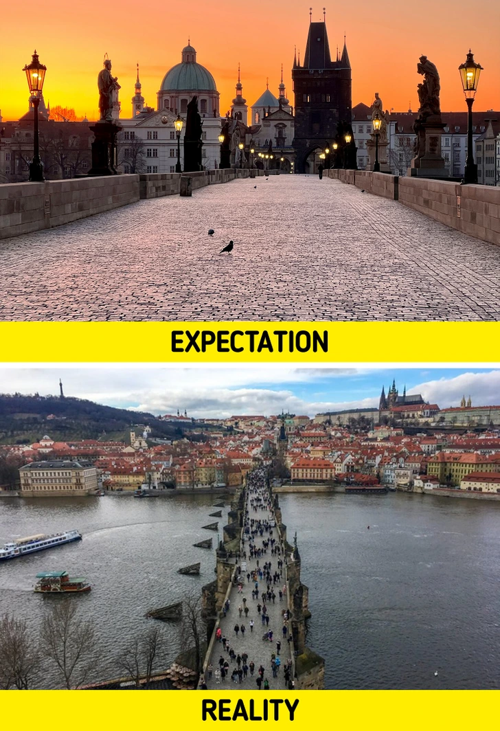 Očakávanie vs. realita: Karlov most v Prahe - prázdny pri východe slnka a plný turistov počas dňa.