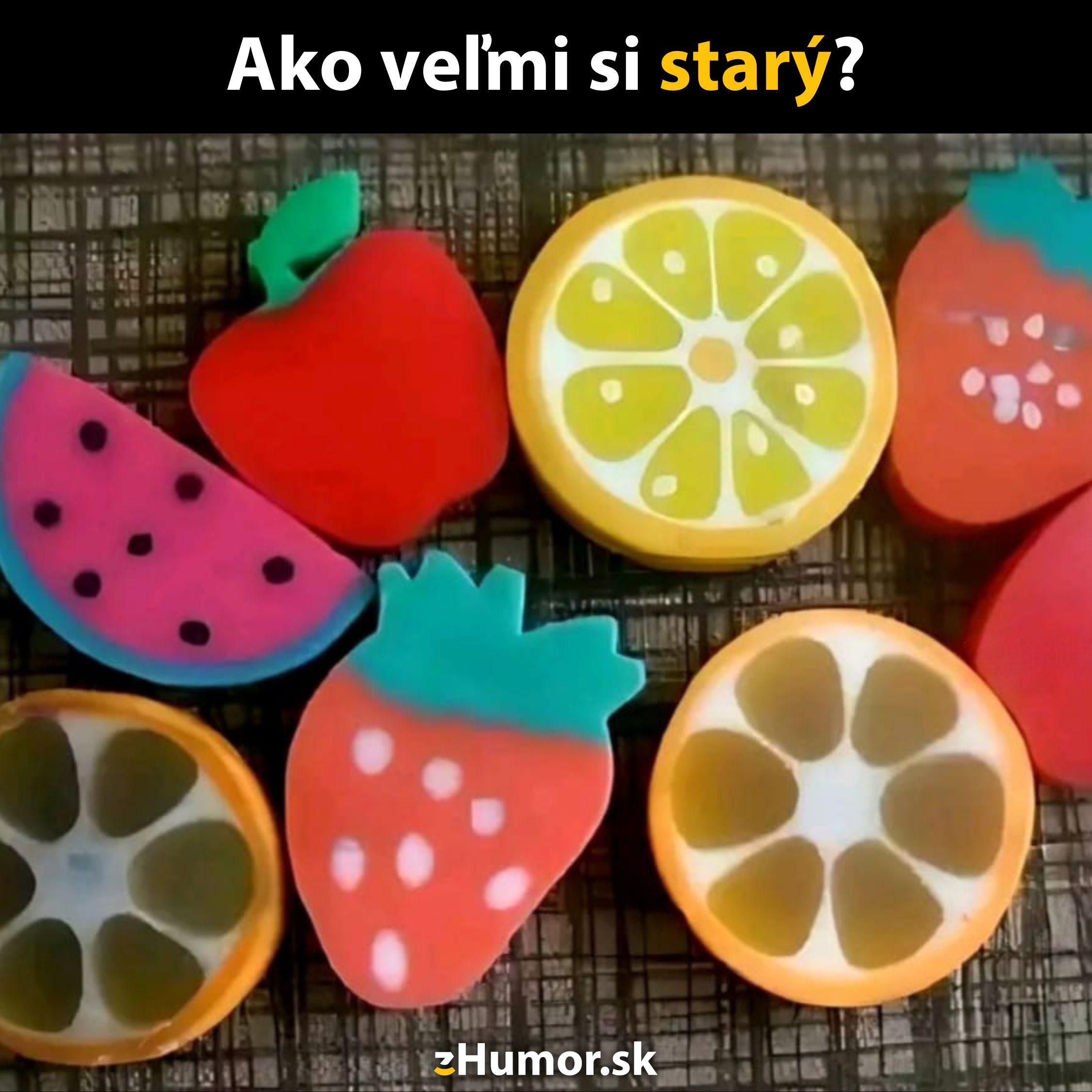 Farebné ovocné gumy v tvare jabĺk, jahôd a pomarančov na sieťovanom podklade s otázkou o veku.