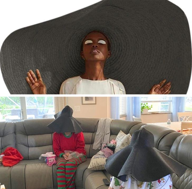 Vrcholný štýlový klobúk vs. domácu verziu nosia na gauči dve osoby so zakrytou tvárou.