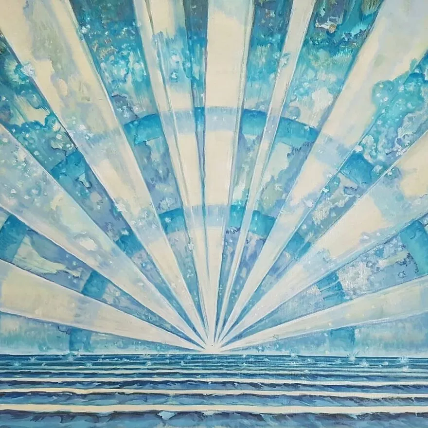 Abstraktný obraz s modrými lúčmi rozprestierajúcimi sa nad horizontom pripomínajúci východ slnka nad morom.