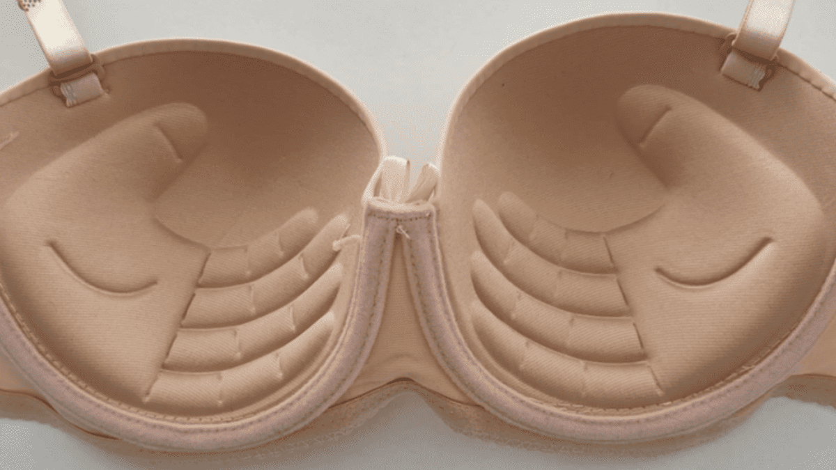 Podprsenka s vnútorným tvarovaním v tvare ruky pre lepšiu podporu a pohodlie nosenia.