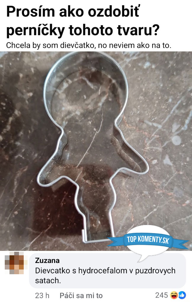 Formička na pečenie v tvare dievčatka na mramorovej doske.