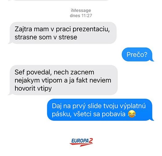 SMS konverzácia o strese z pracovnej prezentácie, odporúčanie na vtip s výplatnou páskou.